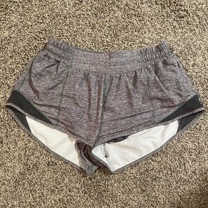 lululemon hotty hot shorts 2.5 inch